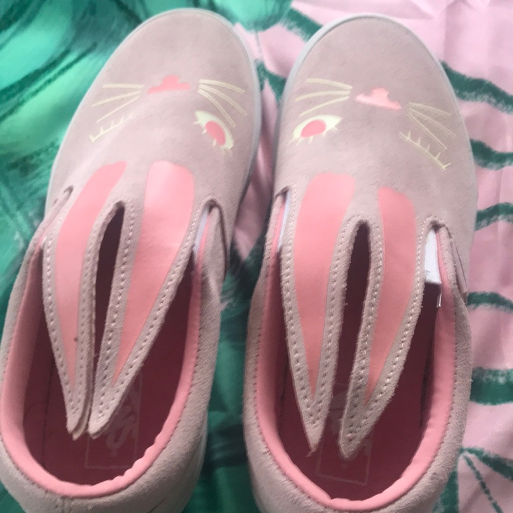 Sneakers - Picture 2 of 8